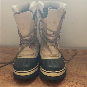 Sorel Green and Black Winter Boots